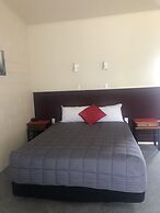 Thornton Lodge Motel