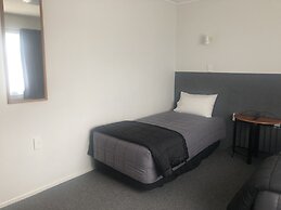 Thornton Lodge Motel