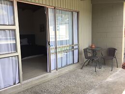 Thornton Lodge Motel