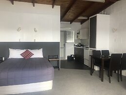 Thornton Lodge Motel