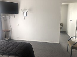 Thornton Lodge Motel