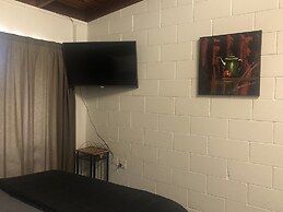 Thornton Lodge Motel