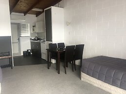 Thornton Lodge Motel