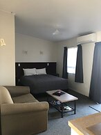 Thornton Lodge Motel