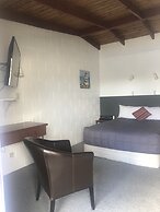 Thornton Lodge Motel