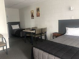 Thornton Lodge Motel