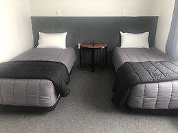 Thornton Lodge Motel