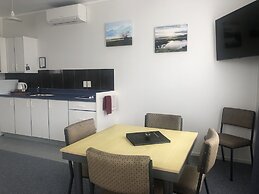 Thornton Lodge Motel