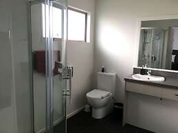 Thornton Lodge Motel