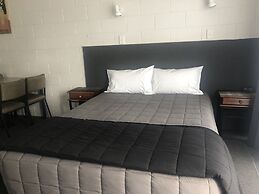 Thornton Lodge Motel