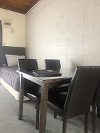 Thornton Lodge Motel