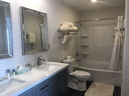 Sailor Jack's Oceanfront Inn