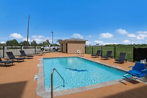 Comfort Inn & Suites Victoria North