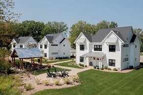 Bay Pointe Inn