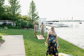 Bay Pointe Inn