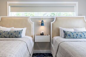 Bay Pointe Inn