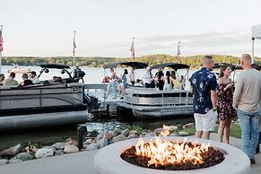 Bay Pointe Inn