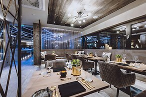 GLEMM by AvenidA Superior Hotel & Residences