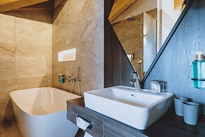 GLEMM by AvenidA Superior Hotel & Residences