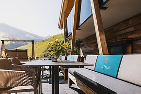 GLEMM by AvenidA Superior Hotel & Residences