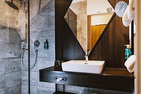 GLEMM by AvenidA Superior Hotel & Residences