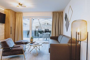 GLEMM by AvenidA Superior Hotel & Residences