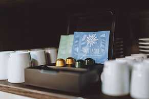 GLEMM by AvenidA Superior Hotel & Residences