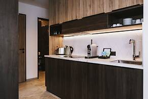 GLEMM by AvenidA Superior Hotel & Residences