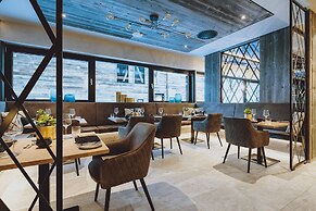 GLEMM by AvenidA Superior Hotel & Residences