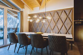 GLEMM by AvenidA Superior Hotel & Residences