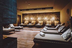 GLEMM by AvenidA Superior Hotel & Residences