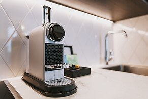 GLEMM by AvenidA Superior Hotel & Residences