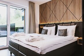 GLEMM by AvenidA Superior Hotel & Residences