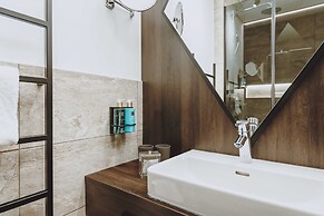 GLEMM by AvenidA Superior Hotel & Residences