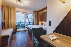 GLEMM by AvenidA Superior Hotel & Residences