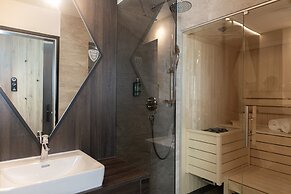 GLEMM by AvenidA Superior Hotel & Residences