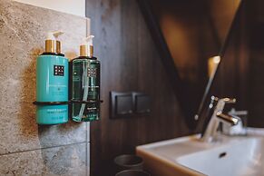 GLEMM by AvenidA Superior Hotel & Residences