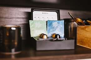 GLEMM by AvenidA Superior Hotel & Residences