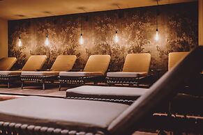 GLEMM by AvenidA Superior Hotel & Residences