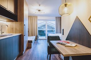 GLEMM by AvenidA Superior Hotel & Residences