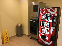 Days Inn & Suites by Wyndham Galveston West/Seawall