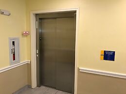 Days Inn & Suites by Wyndham Galveston West/Seawall