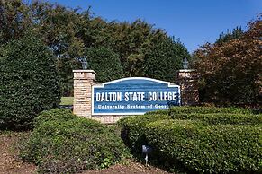 Super 8 by Wyndham Dalton/Convention Center Area