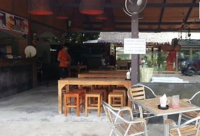 Wok & The Much Rooms - Hostel