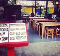 Wok & The Much Rooms - Hostel