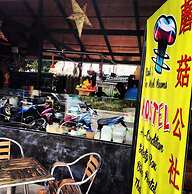 Wok & The Much Rooms - Hostel