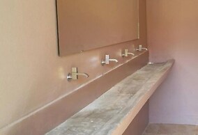 Wok & The Much Rooms - Hostel