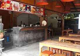 Wok & The Much Rooms - Hostel