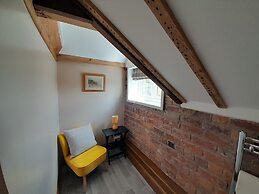 The Dolfor Inn