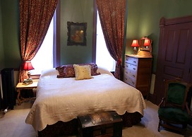 Martin & Mason Hotel